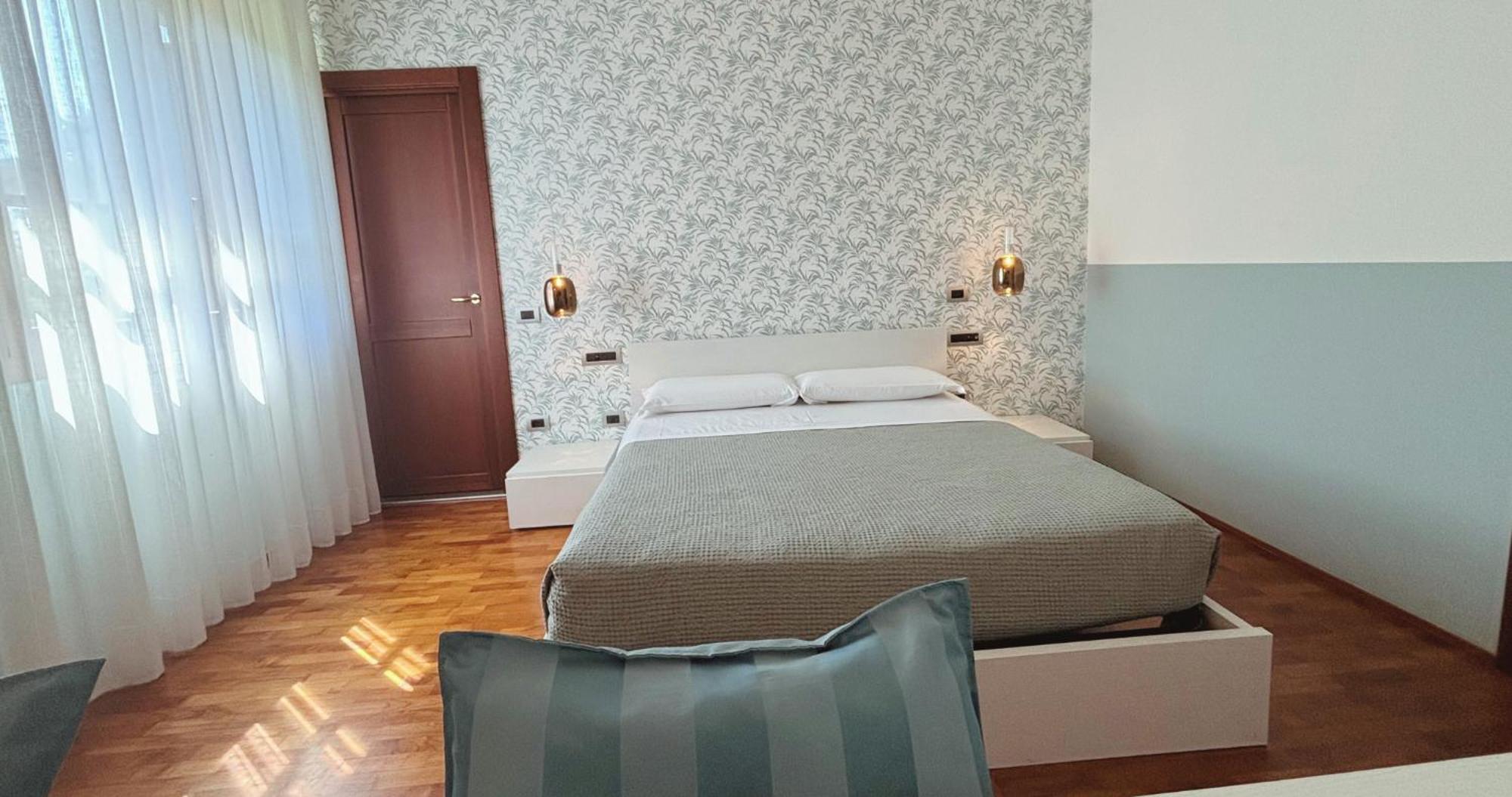 Casa Ceruti Acomodação com café da manhã Villa Guardia Exterior foto